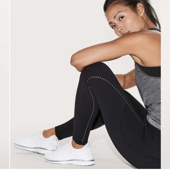 Lululemon Extra Mile Tight (Reflective 28") Black - Picture 7 of 15